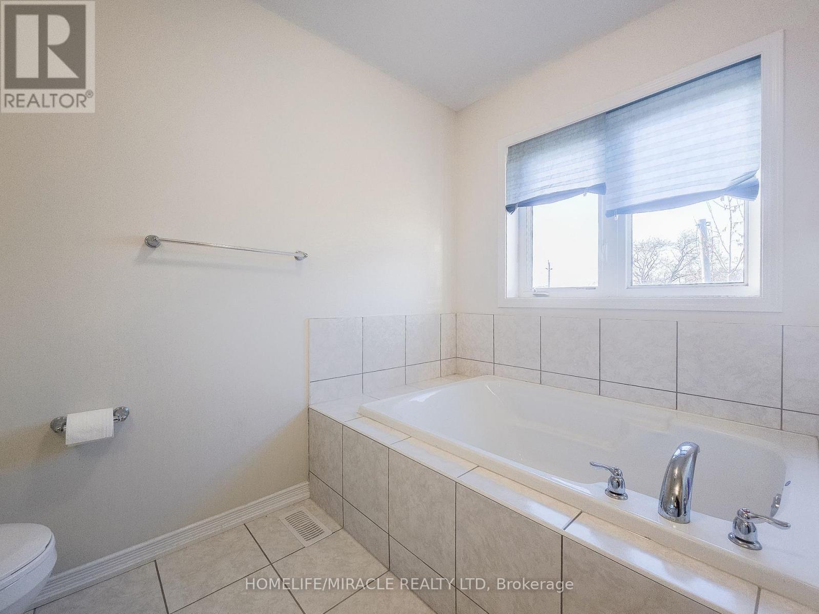 48 Esther Crescent, Thorold, ON - Indoor Photo Showing Bathroom