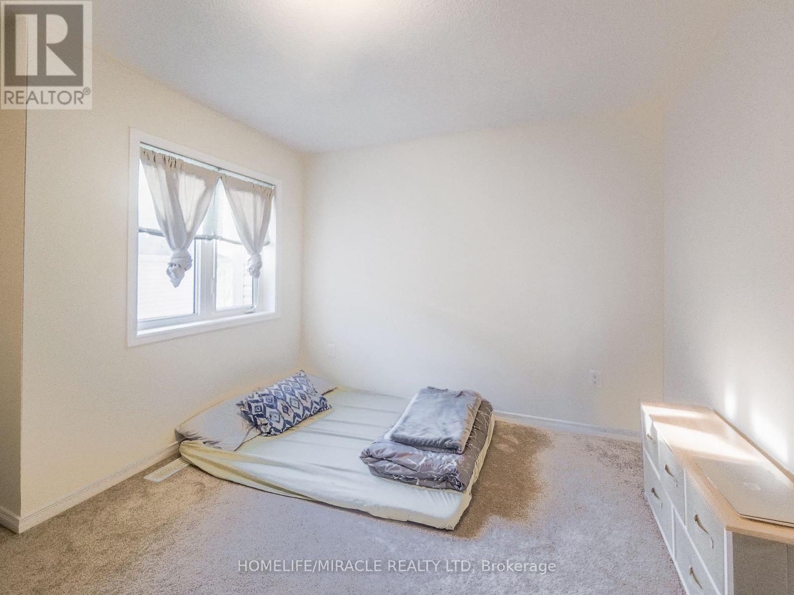 48 Esther Crescent, Thorold, ON - Indoor Photo Showing Bedroom