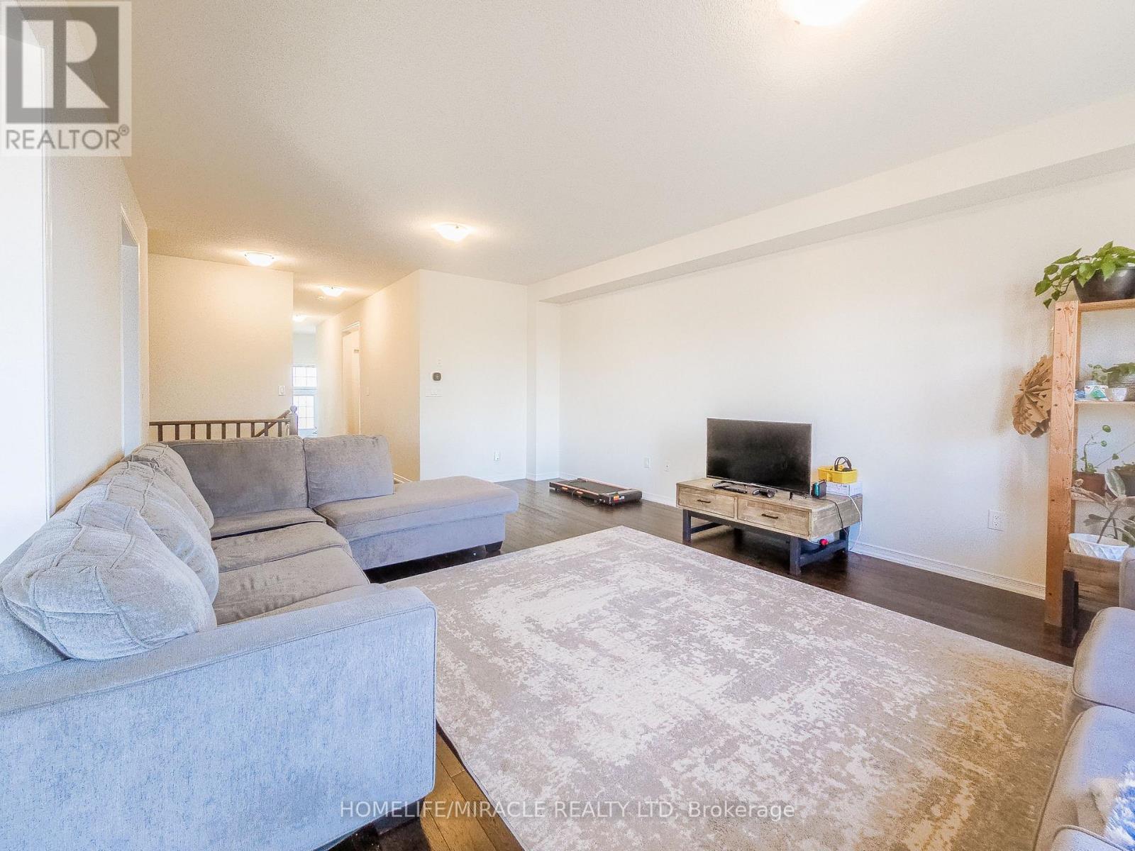 48 Esther Crescent, Thorold, ON - Indoor Photo Showing Living Room