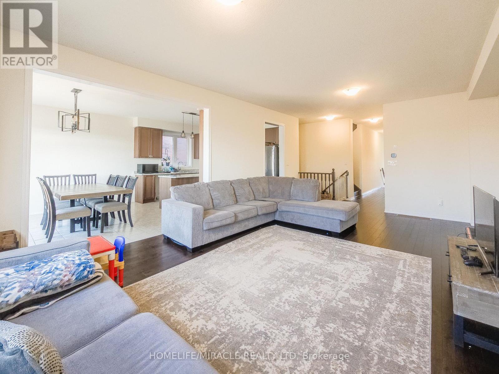 48 Esther Crescent, Thorold, ON - Indoor Photo Showing Living Room