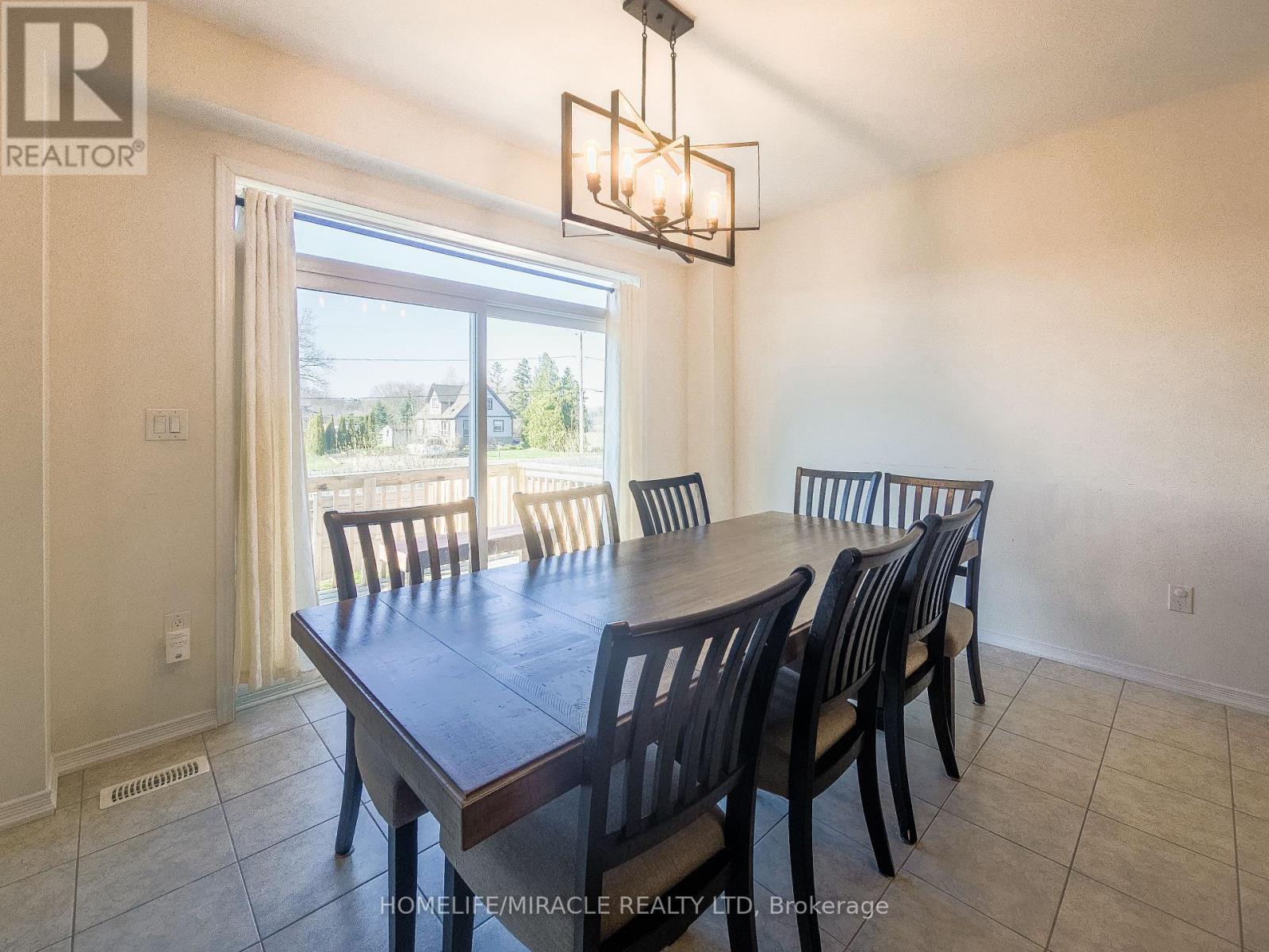 48 Esther Crescent, Thorold, ON - Indoor Photo Showing Dining Room