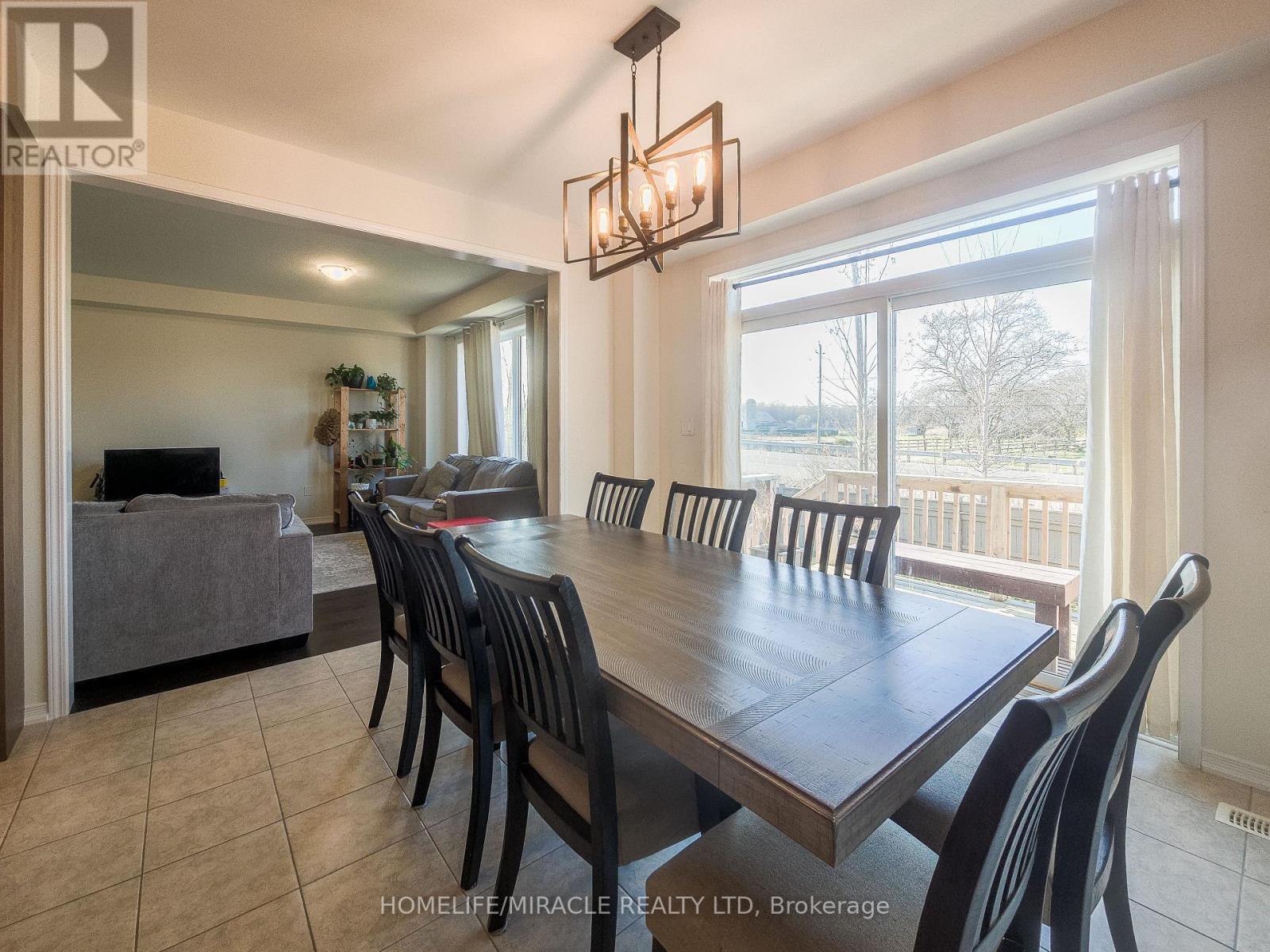 48 Esther Crescent, Thorold, ON - Indoor Photo Showing Dining Room