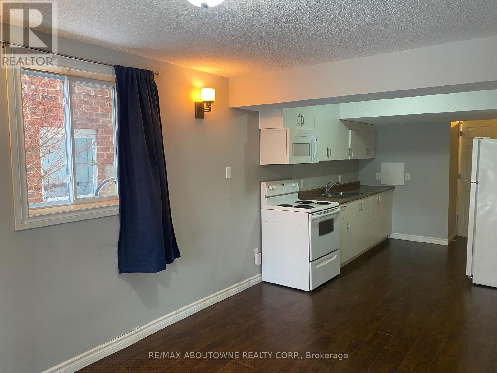3 Drohan Drive, Guelph, ON - Indoor Photo Showing Kitchen