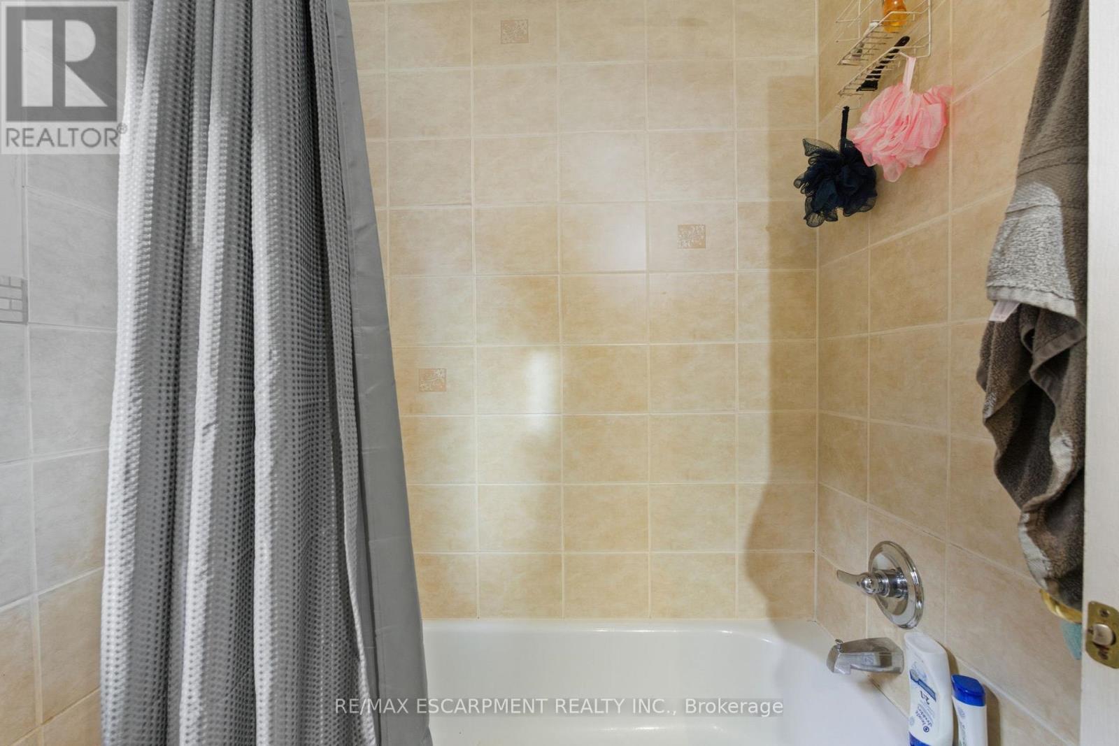 246 Cope Street, Hamilton, ON - Indoor Photo Showing Bathroom