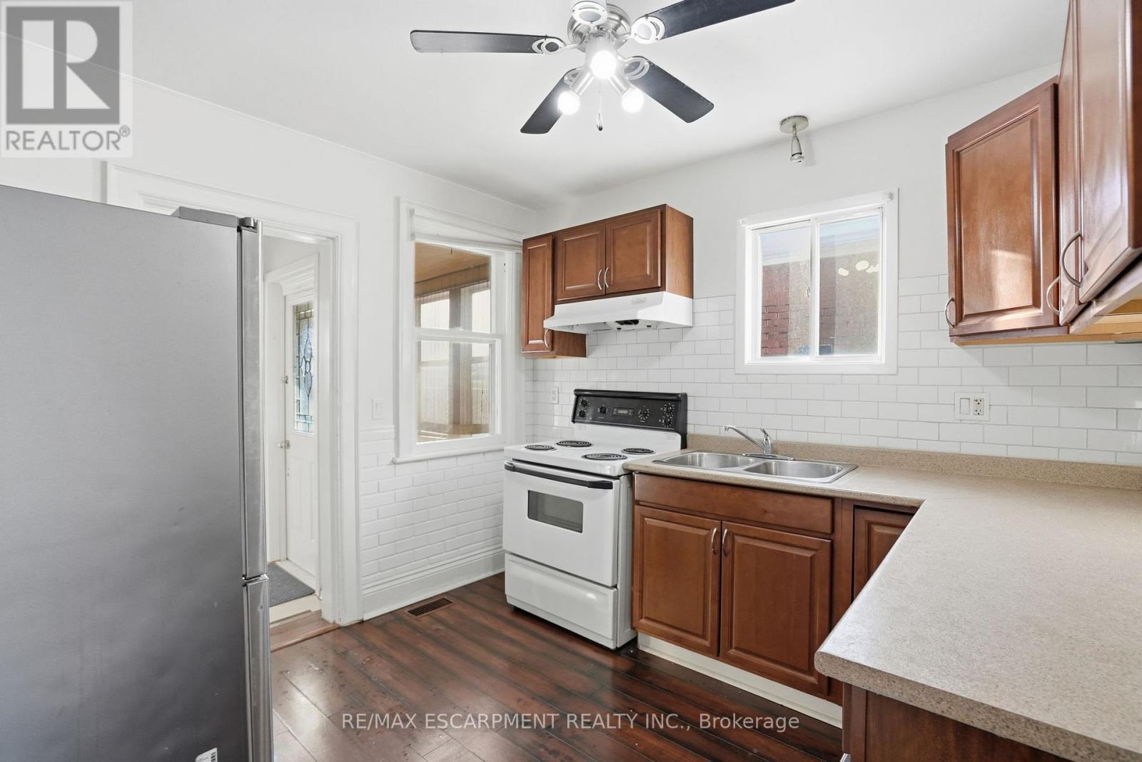 246 Cope Street, Hamilton, ON - Indoor Photo Showing Kitchen With Double Sink