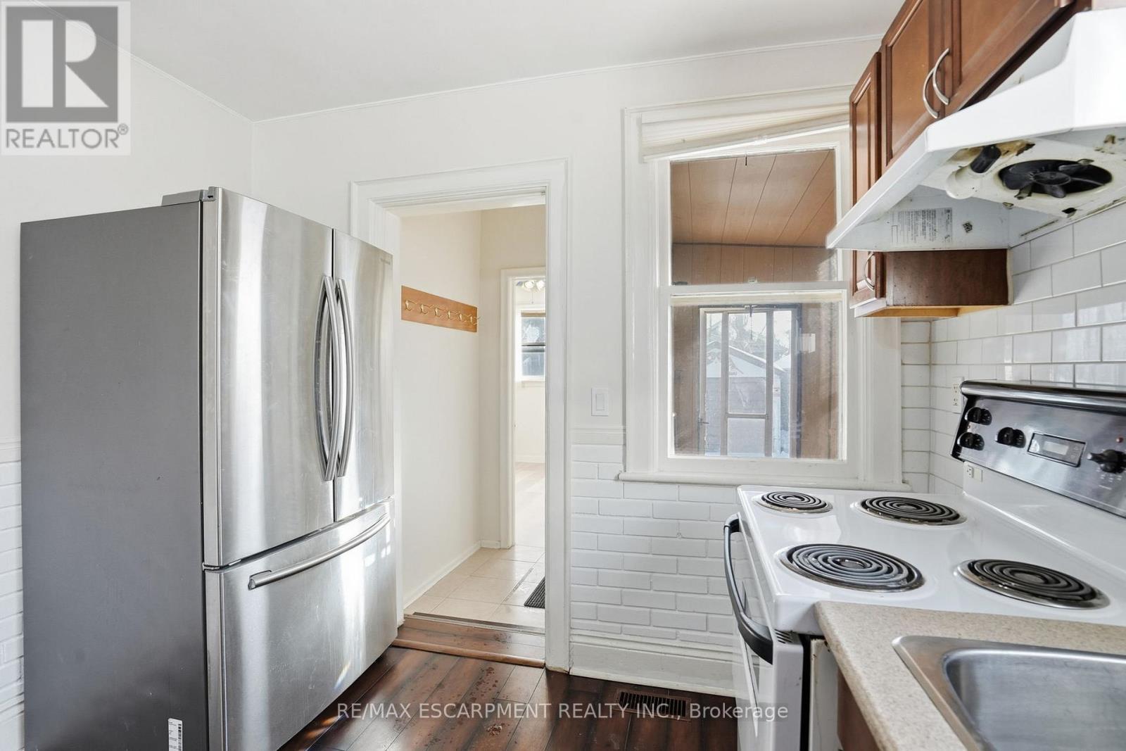 246 Cope Street, Hamilton, ON - Indoor Photo Showing Kitchen