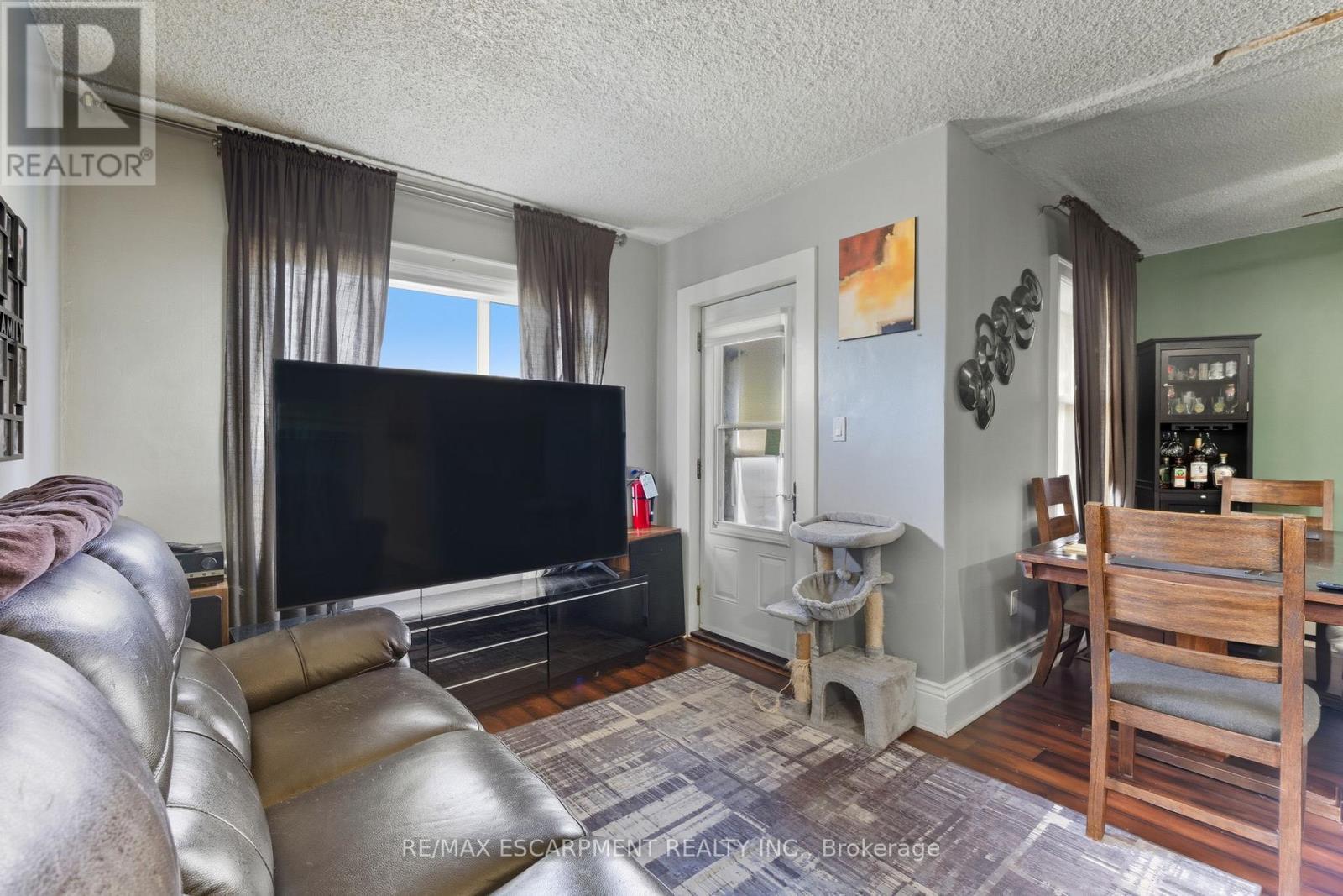 246 Cope Street, Hamilton, ON - Indoor Photo Showing Living Room