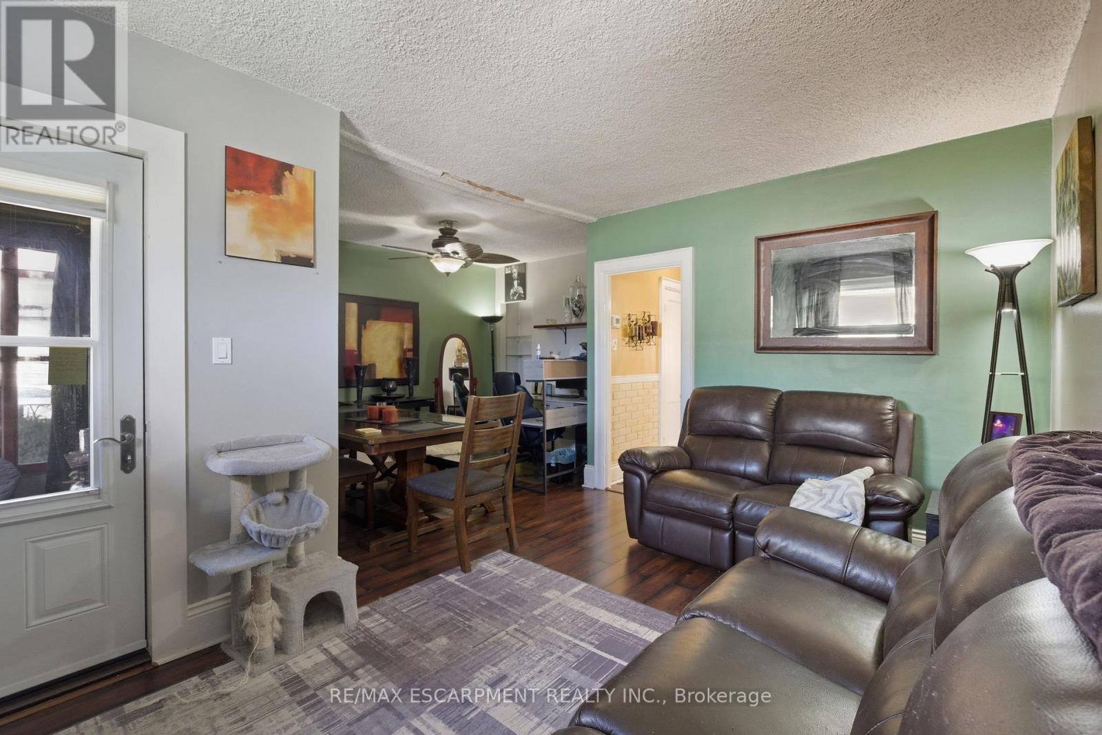246 Cope Street, Hamilton, ON - Indoor Photo Showing Living Room