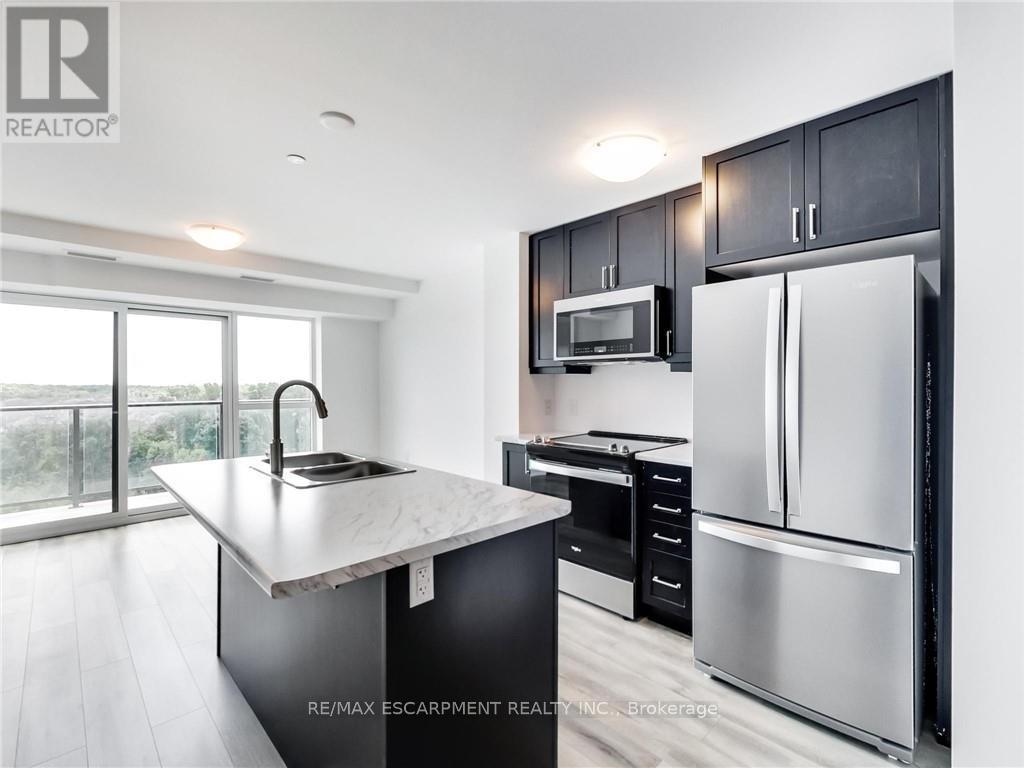 811 - 470 Dundas Street E, Hamilton, ON - Indoor Photo Showing Kitchen With Upgraded Kitchen