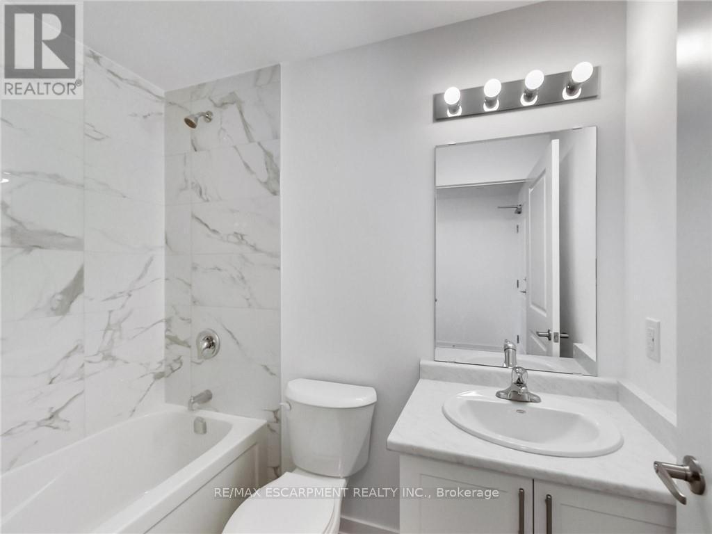 811 - 470 Dundas Street E, Hamilton, ON - Indoor Photo Showing Bathroom