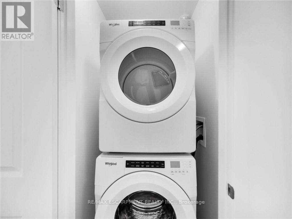 811 - 470 Dundas Street E, Hamilton, ON - Indoor Photo Showing Laundry Room