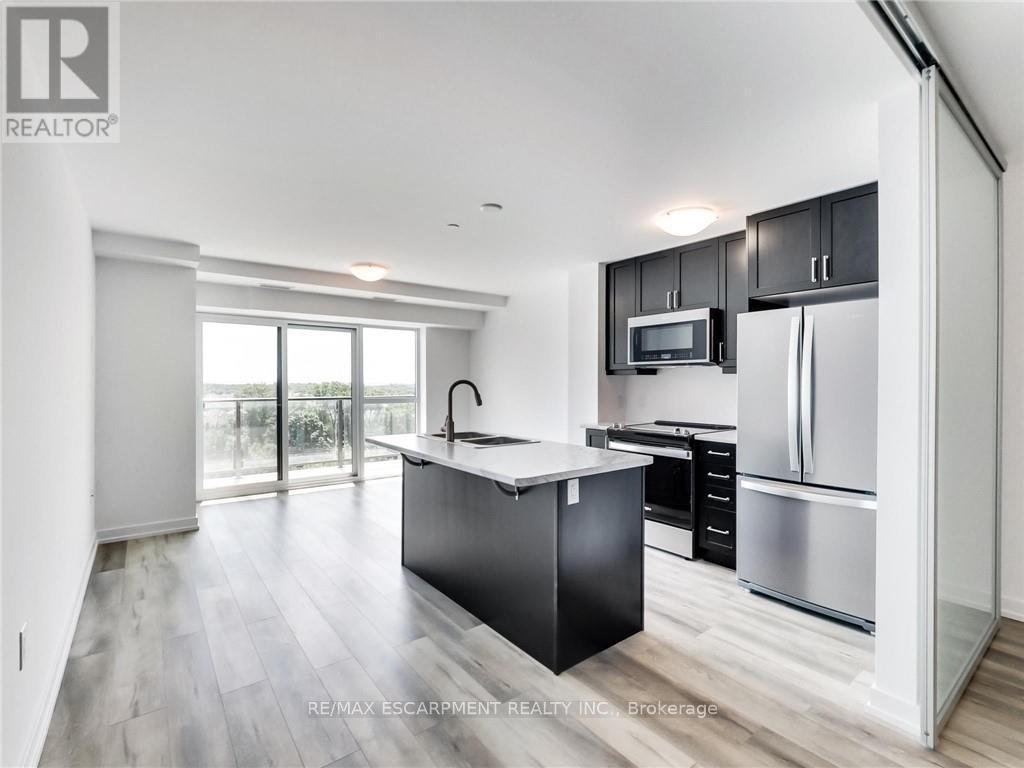 811 - 470 Dundas Street E, Hamilton, ON - Indoor Photo Showing Kitchen With Upgraded Kitchen