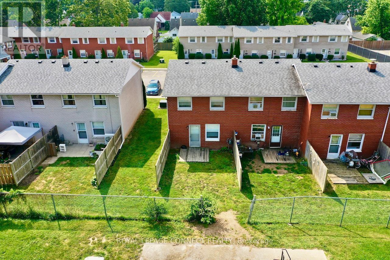 35 Orchard Place, Chatham-Kent, ON - Outdoor With Exterior