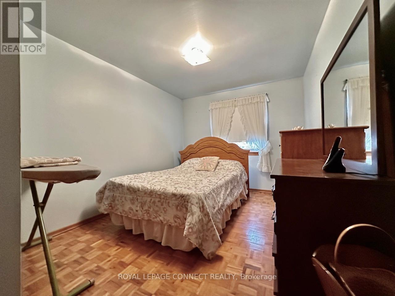 35 Orchard Place, Chatham-Kent, ON - Indoor Photo Showing Bedroom