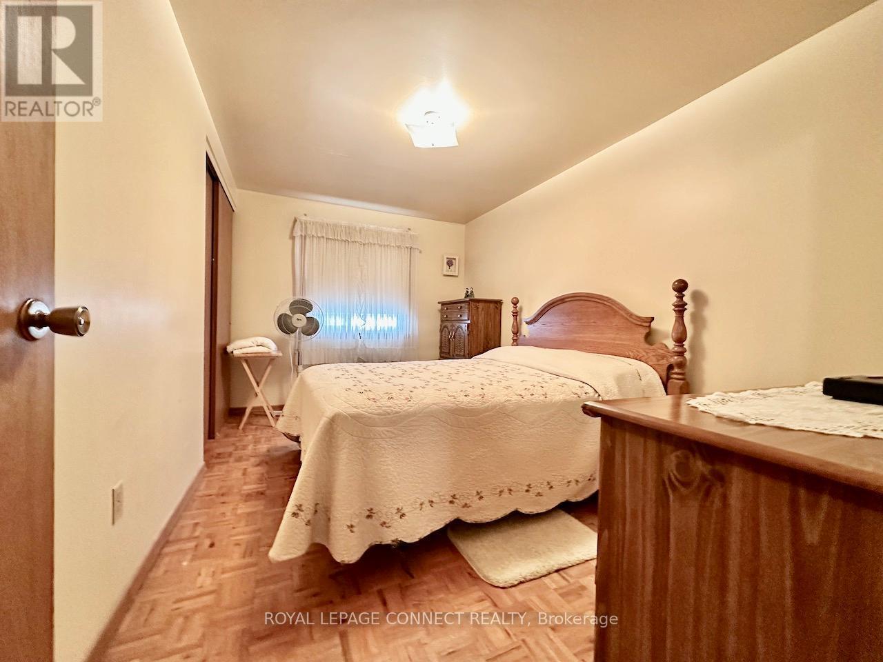 35 Orchard Place, Chatham-Kent, ON - Indoor Photo Showing Bedroom