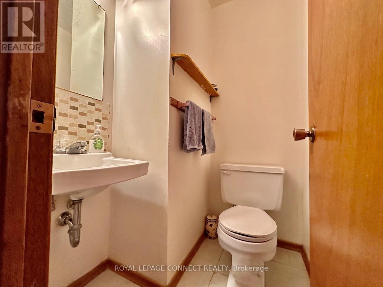 35 Orchard Place, Chatham-Kent, ON - Indoor Photo Showing Bathroom