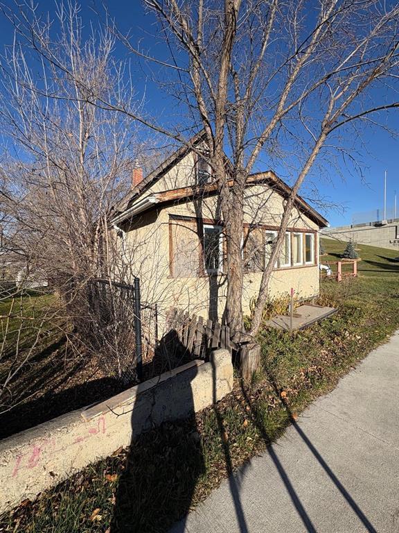 1807 Mcdonald Avenue, Brandon, MB - Outdoor