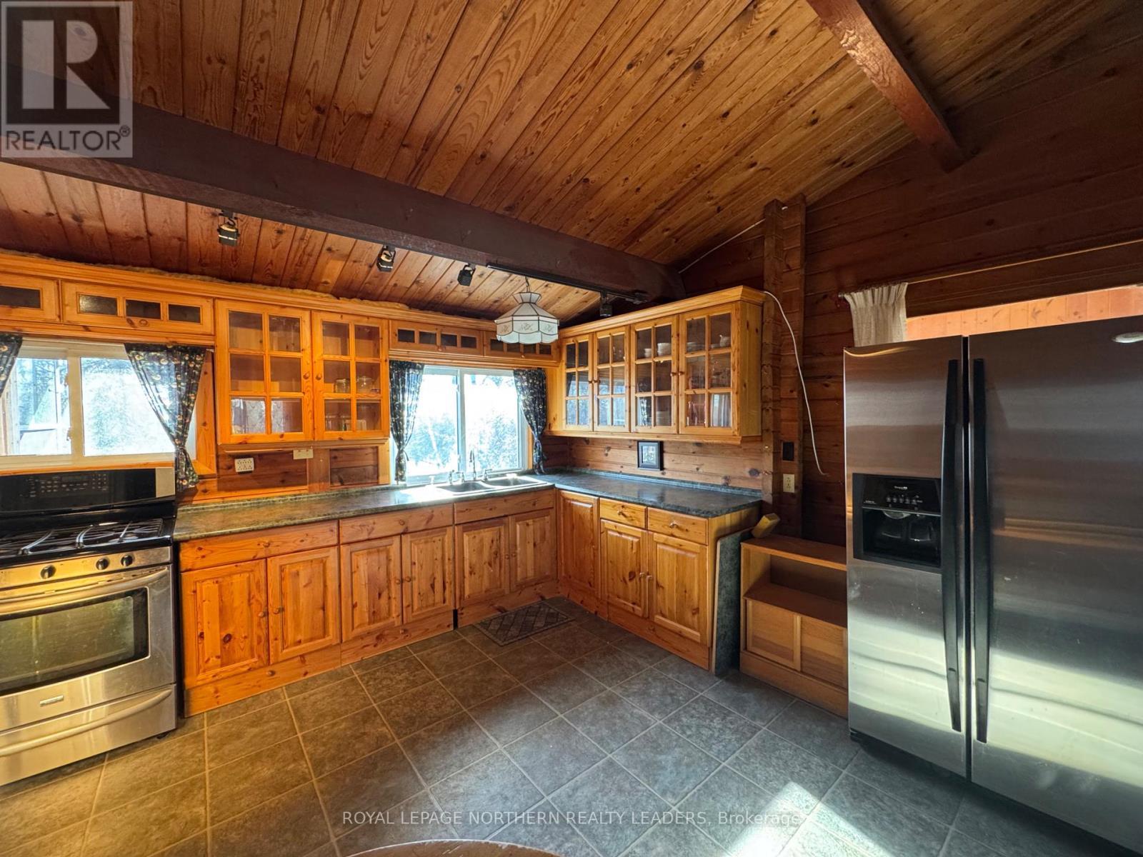 Lot 25 Munro Twp, Black River-Matheson (Matheson), ON - Indoor Photo Showing Kitchen