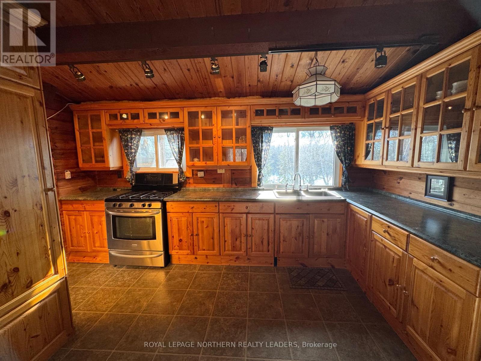 Lot 25 Munro Twp, Black River-Matheson (Matheson), ON - Indoor Photo Showing Kitchen