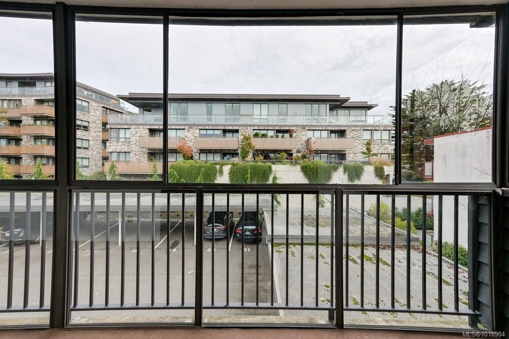 302-1039 Linden Ave, Victoria, BC - Indoor Photo Showing Other Room