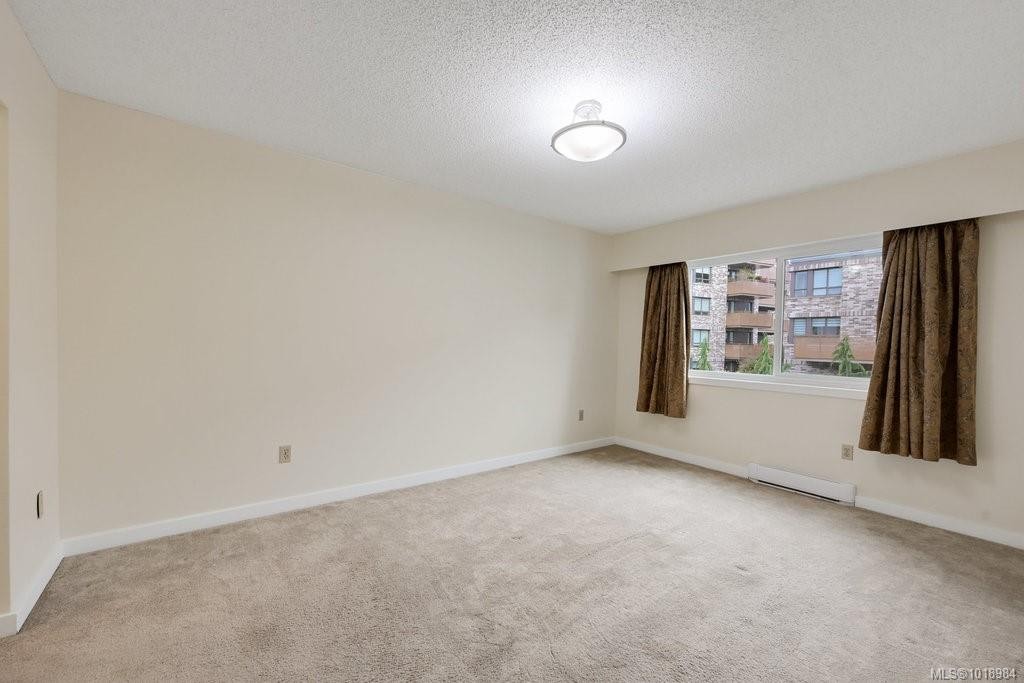 302-1039 Linden Ave, Victoria, BC - Indoor Photo Showing Other Room