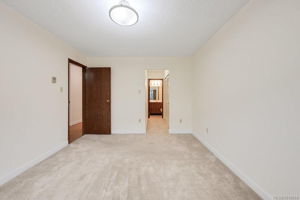 302-1039 Linden Ave, Victoria, BC - Indoor Photo Showing Other Room