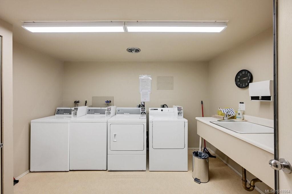 302-1039 Linden Ave, Victoria, BC - Indoor Photo Showing Laundry Room