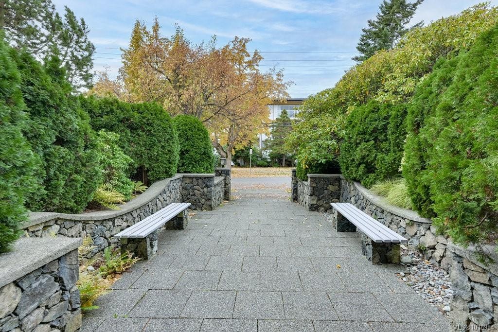 302-1039 Linden Ave, Victoria, BC - Outdoor