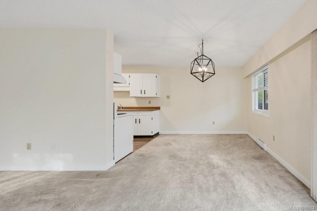 302-1039 Linden Ave, Victoria, BC - Indoor Photo Showing Kitchen