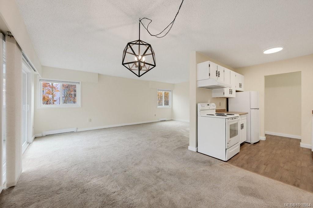 302-1039 Linden Ave, Victoria, BC - Indoor Photo Showing Kitchen