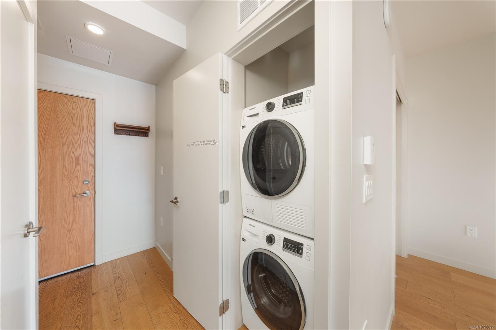 209-629 Speed Ave, Victoria, BC - Indoor Photo Showing Laundry Room
