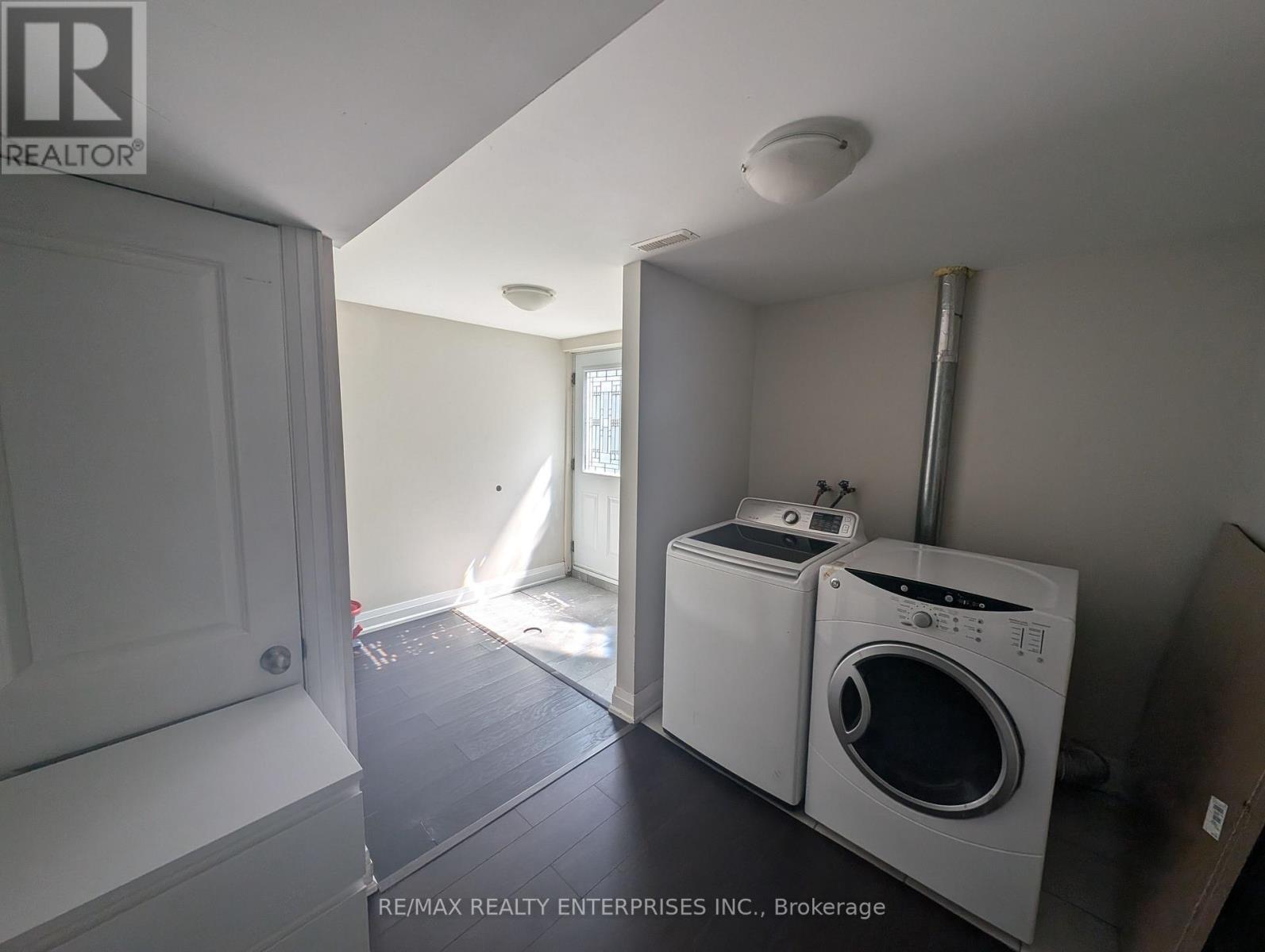 4149 Pascal Court, Mississauga, ON - Indoor Photo Showing Laundry Room