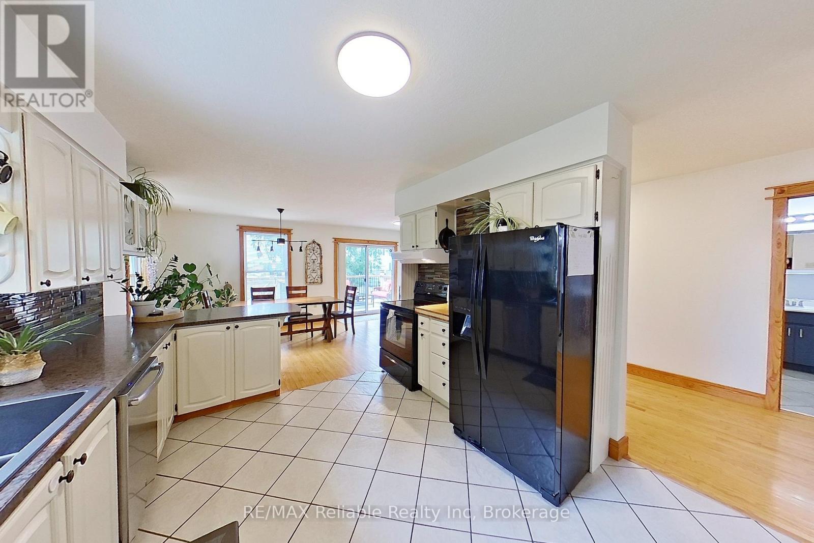 212 James Street, Central Huron (Clinton), ON - Indoor Photo Showing Kitchen