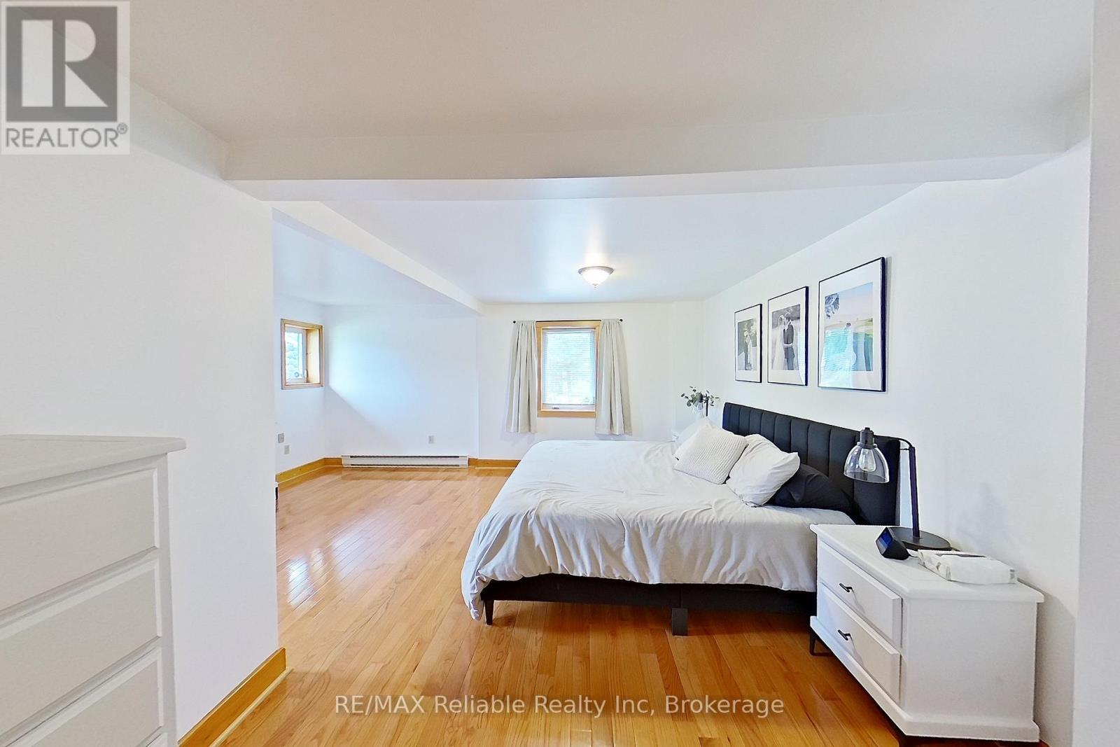 212 James Street, Central Huron (Clinton), ON - Indoor Photo Showing Bedroom