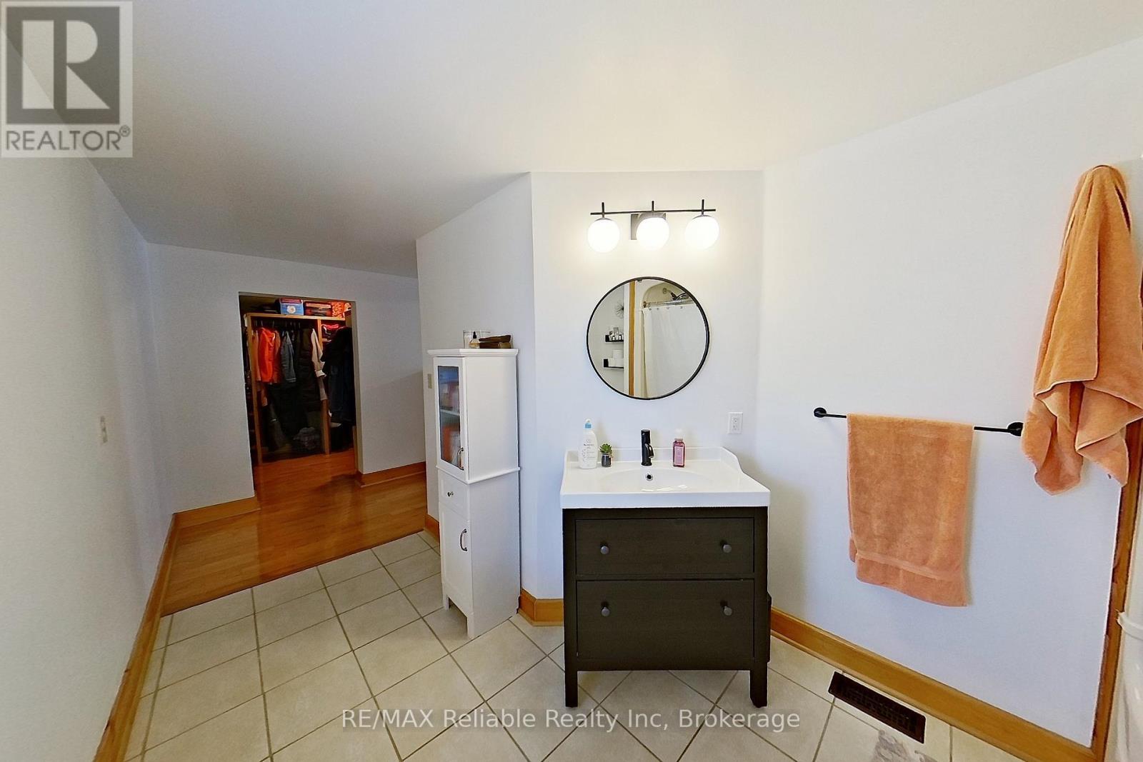 212 James Street, Central Huron (Clinton), ON - Indoor Photo Showing Bathroom
