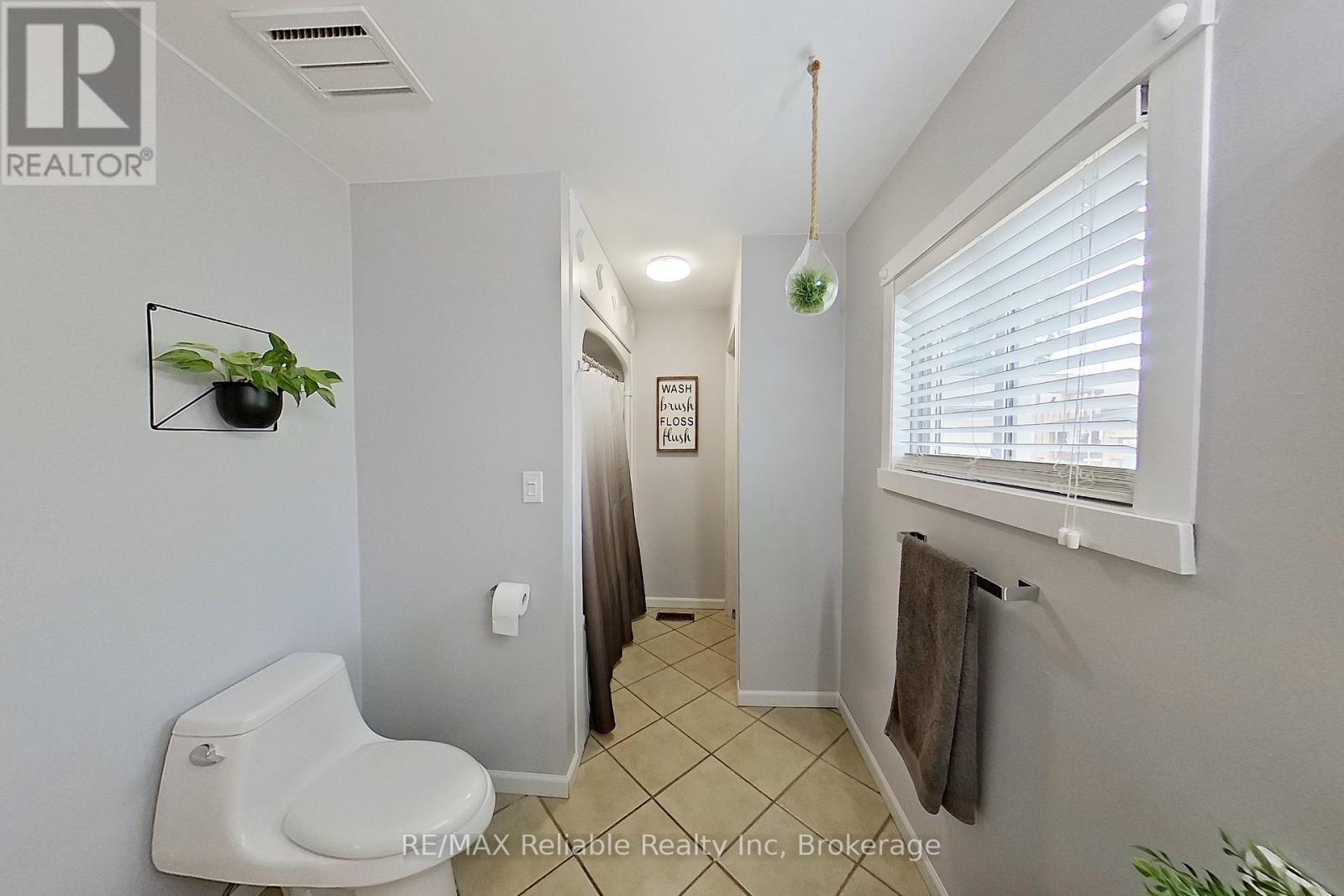 212 James Street, Central Huron (Clinton), ON - Indoor Photo Showing Bathroom