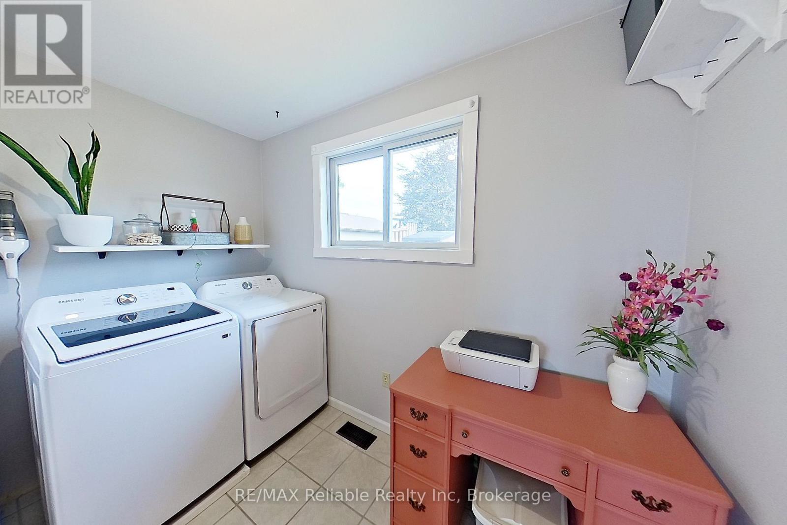 212 James Street, Central Huron (Clinton), ON - Indoor Photo Showing Laundry Room