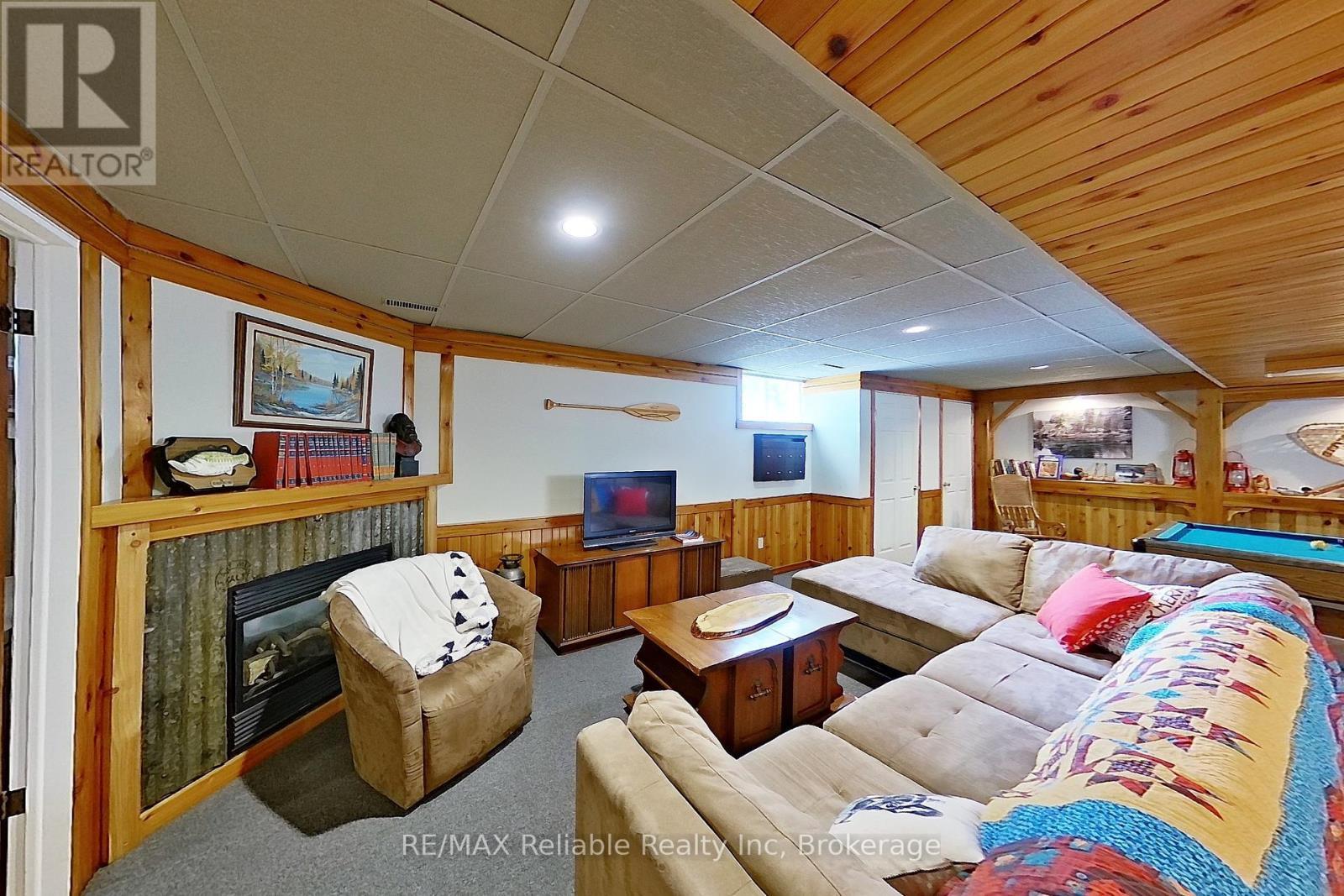 212 James Street, Central Huron (Clinton), ON - Indoor With Fireplace