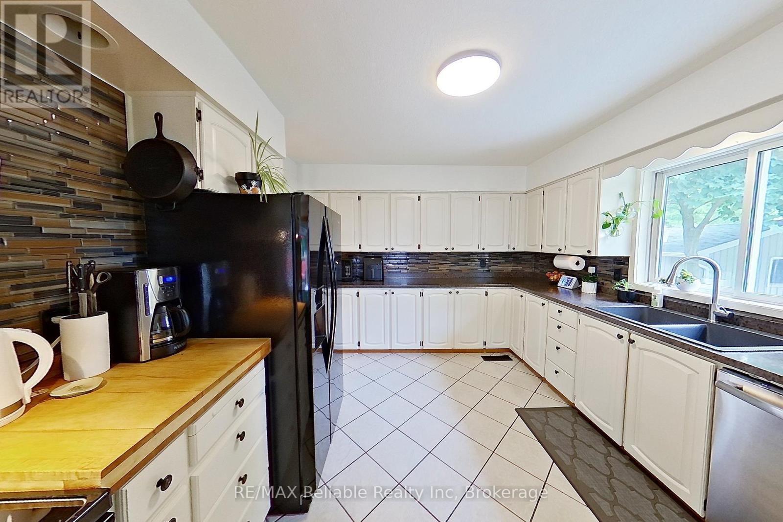 212 James Street, Central Huron (Clinton), ON - Indoor Photo Showing Kitchen With Double Sink