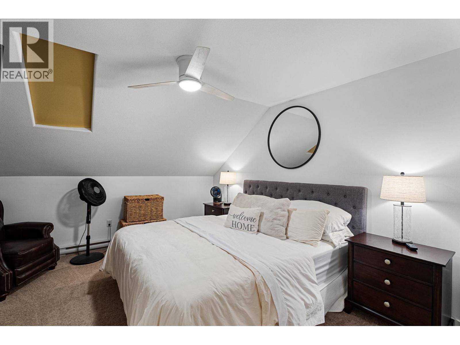 2802 Henstridge Road Unit# 2, Sorrento, BC - Indoor Photo Showing Bedroom