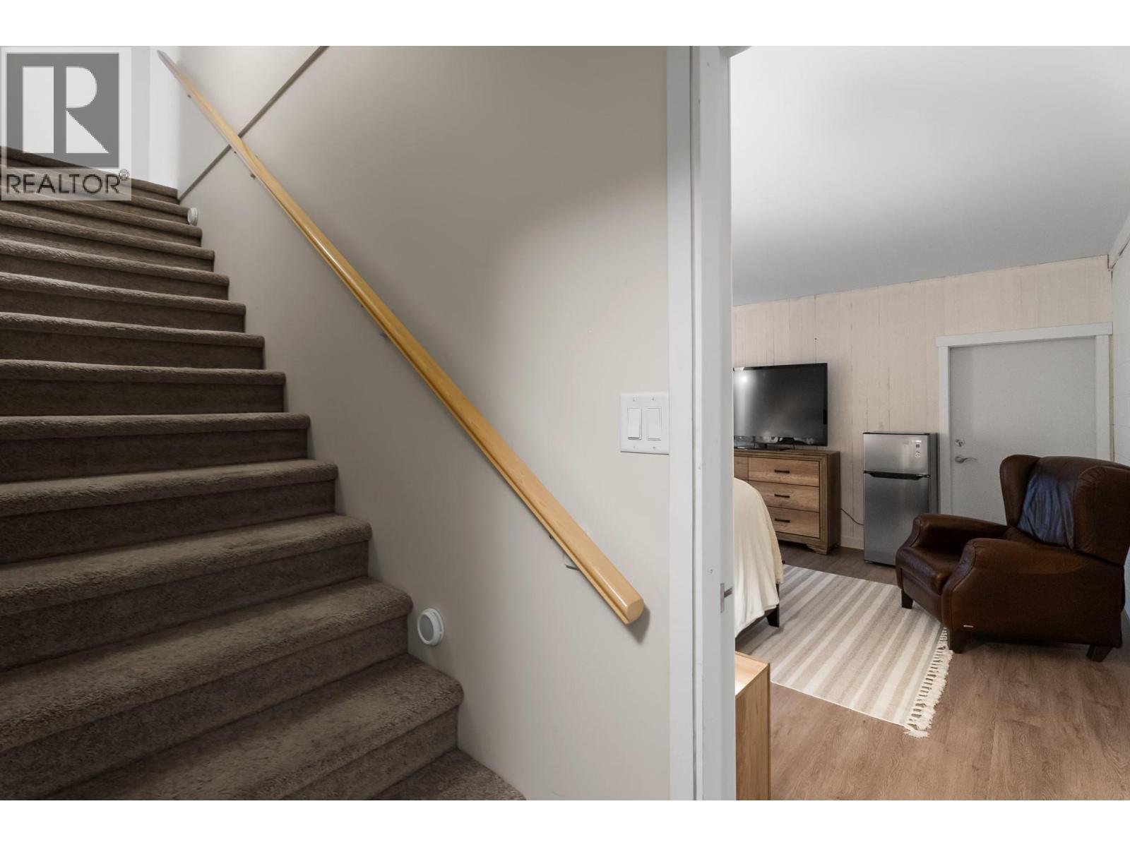 2802 Henstridge Road Unit# 2, Sorrento, BC - Indoor Photo Showing Other Room