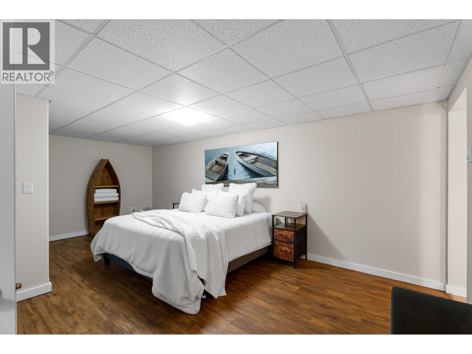 2802 Henstridge Road Unit# 2, Sorrento, BC - Indoor Photo Showing Bedroom