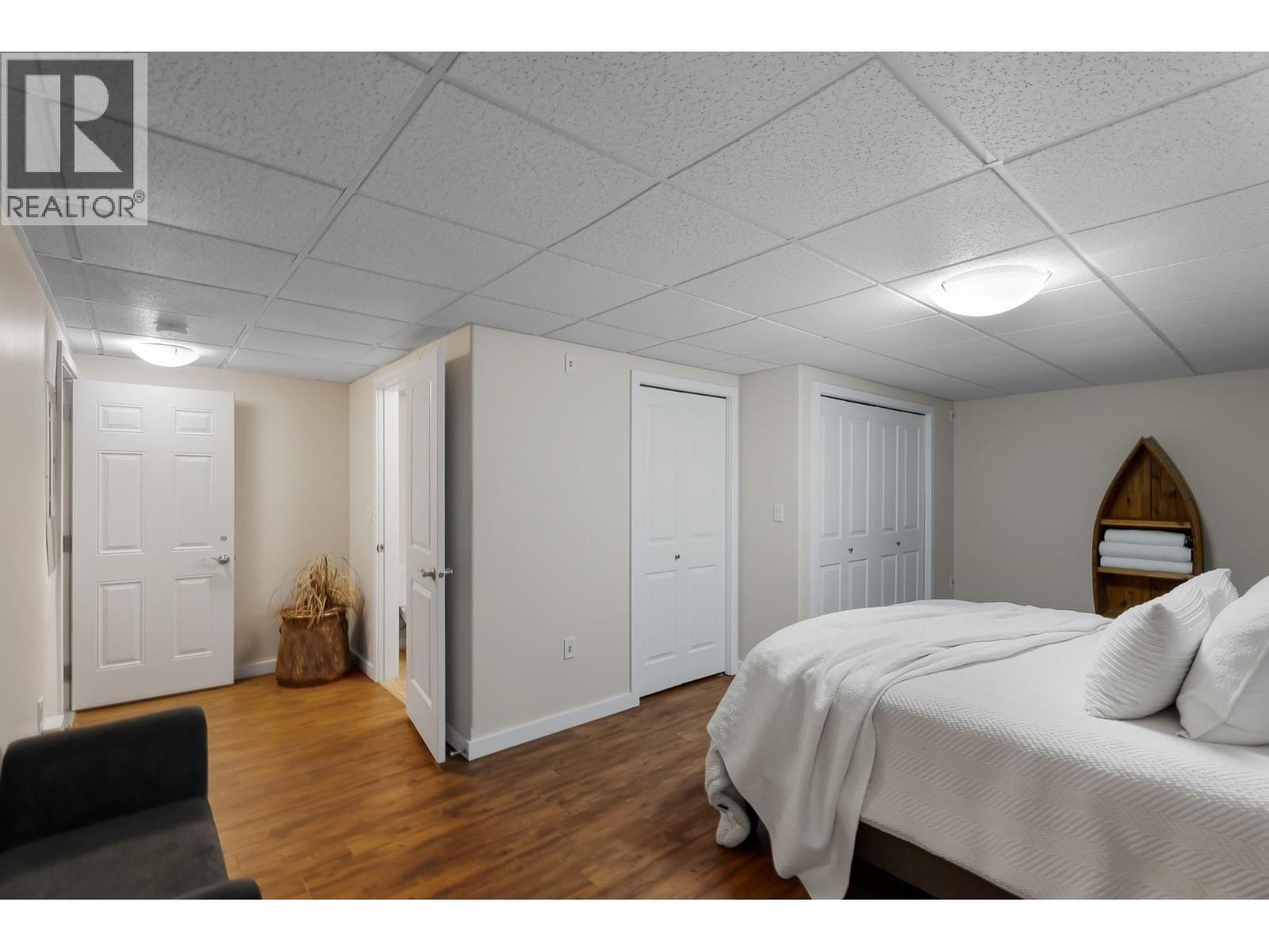 2802 Henstridge Road Unit# 2, Sorrento, BC - Indoor Photo Showing Bedroom