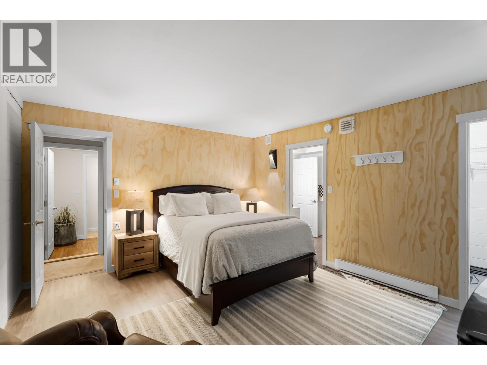 2802 Henstridge Road Unit# 2, Sorrento, BC - Indoor Photo Showing Bedroom