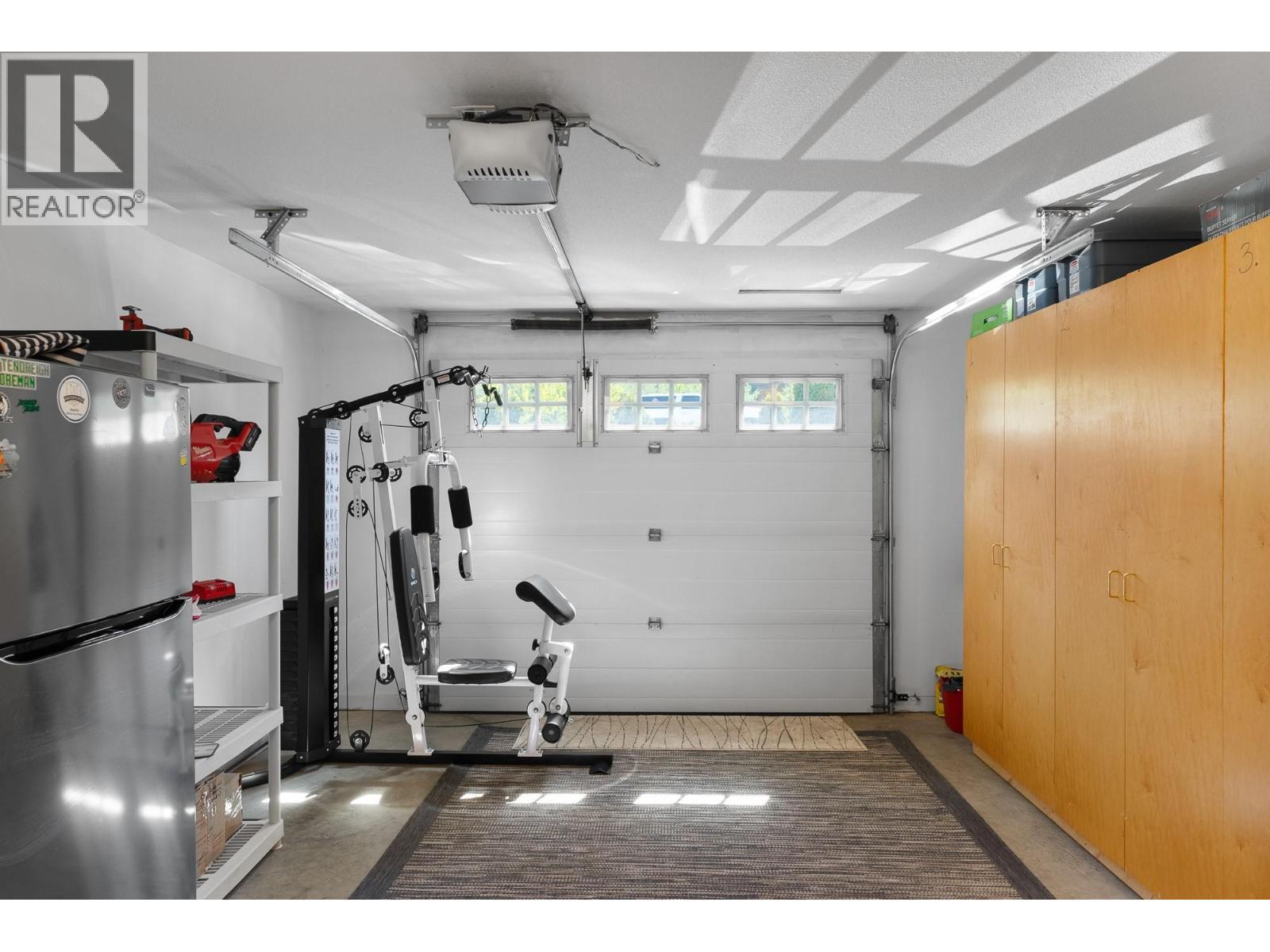 2802 Henstridge Road Unit# 2, Sorrento, BC - Indoor Photo Showing Garage