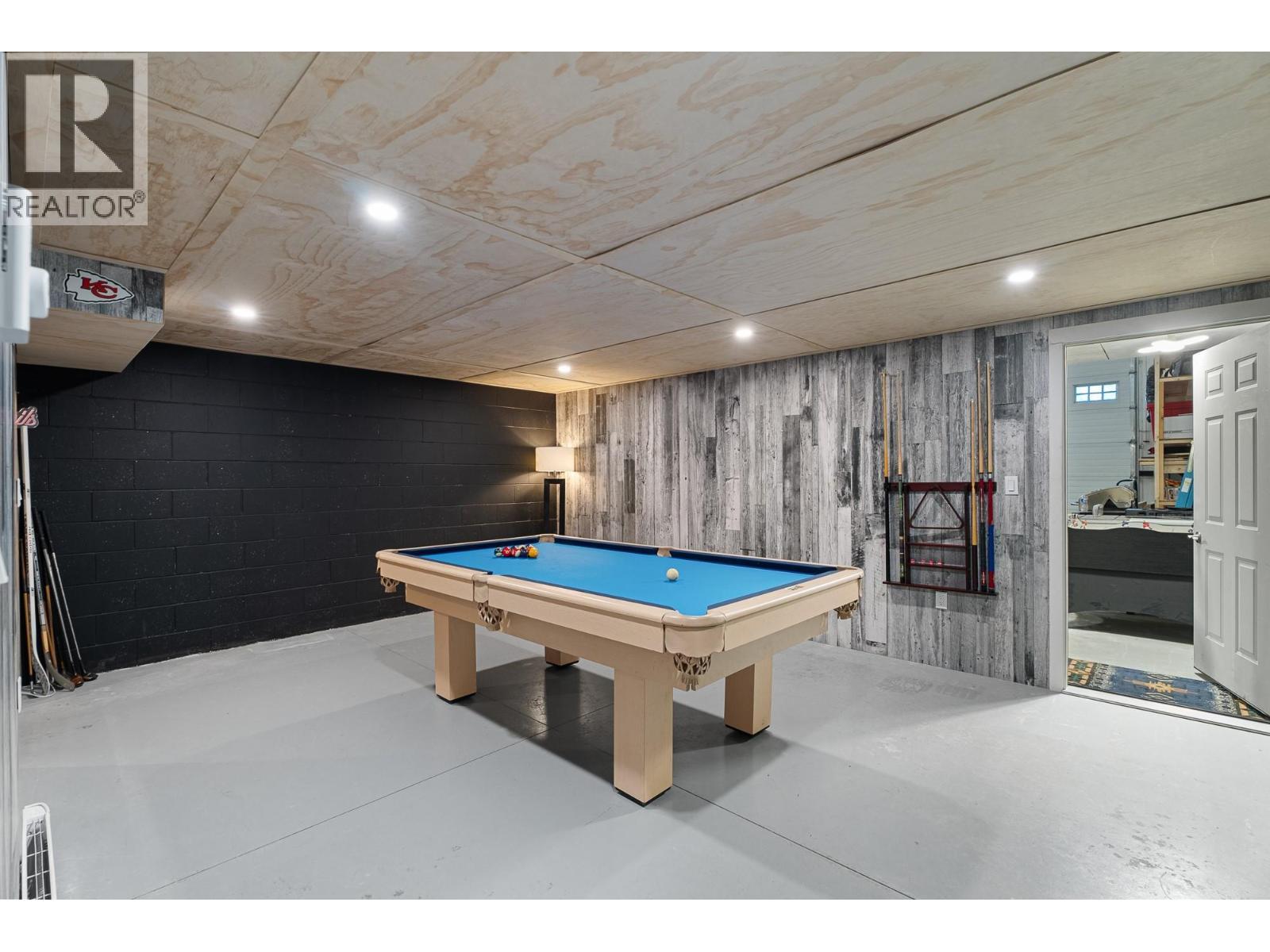 2802 Henstridge Road Unit# 2, Sorrento, BC - Indoor Photo Showing Other Room