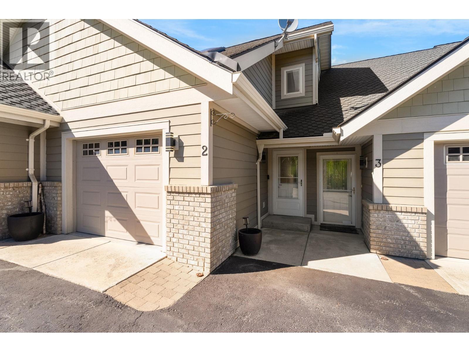 2802 Henstridge Road Unit# 2, Sorrento, BC - Outdoor