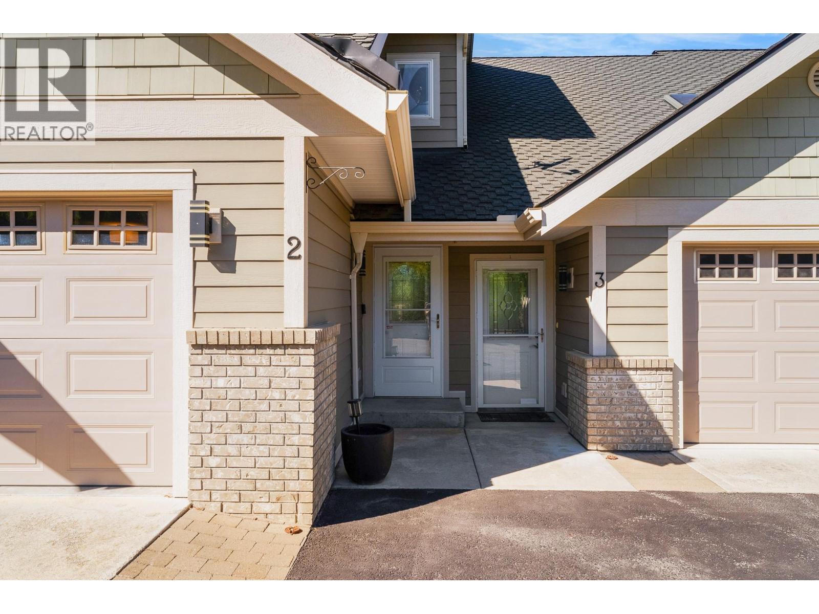 2802 Henstridge Road Unit# 2, Sorrento, BC - Outdoor