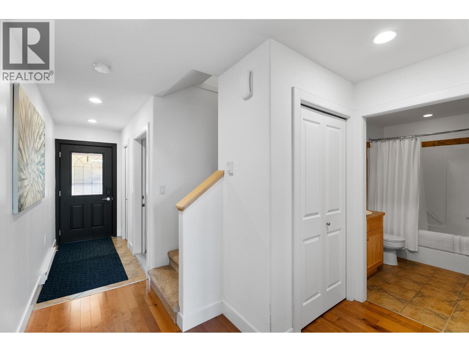 2802 Henstridge Road Unit# 2, Sorrento, BC - Indoor Photo Showing Other Room