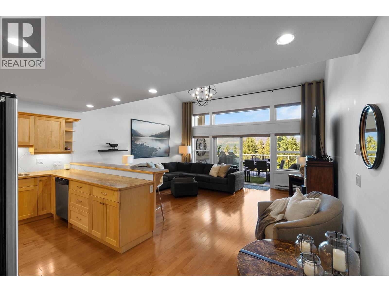 2802 Henstridge Road Unit# 2, Sorrento, BC - Indoor